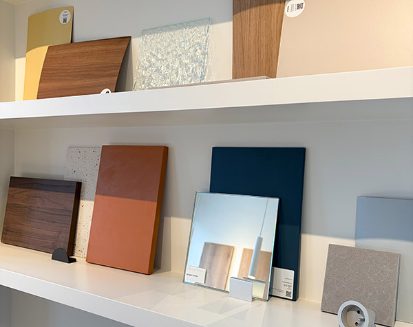 stalen en moodboard in showroom te Wijnegem